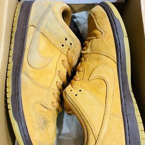 USED Nike SB Dunk Low Wheat